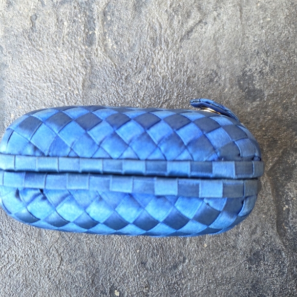 Vintage La Regale Blue Satin Woven Clutch with Strap Gold Hardware Magnetic Snap - Picture 13 of 15